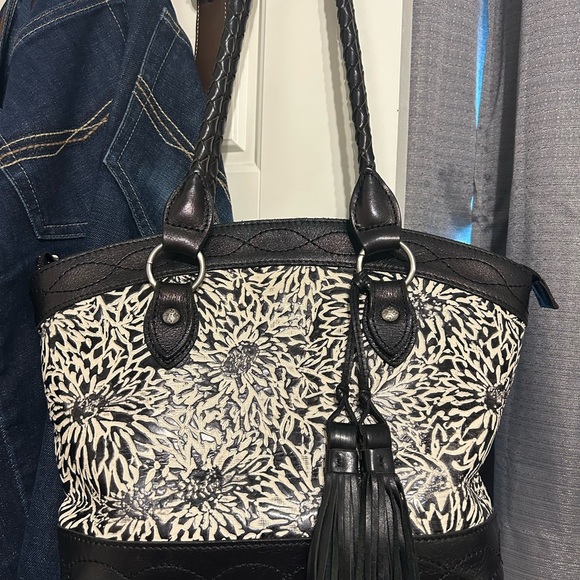 Patricia Nash Handbags - Patricia Nash Black and Cream Floral Tote